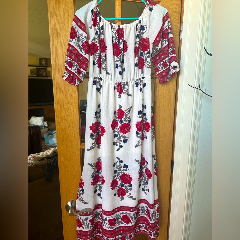 Off-shoulder Floral Waqia Dress